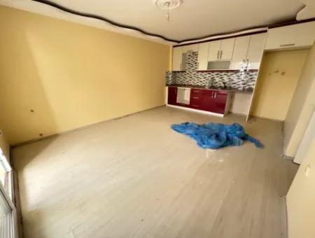 Ürkmez Merkez'de Plaja 150M Ara Kat Temiz Satılık 2+1 Daire