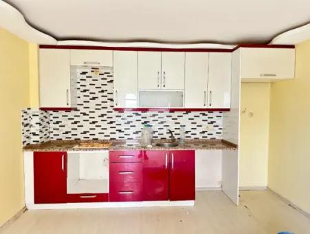 Ürkmez Merkez'de Plaja 150M Ara Kat Temiz Satılık 2+1 Daire