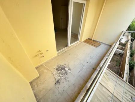 Ürkmez Merkez'de Plaja 150M Ara Kat Temiz Satılık 2+1 Daire