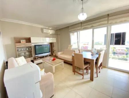 Ürkmez'de Plaja 300M Asansörlü Deniz Manzaralı Satılık 2+1 Daire