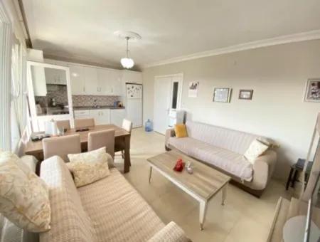 Ürkmez'de Plaja 300M Asansörlü Deniz Manzaralı Satılık 2+1 Daire