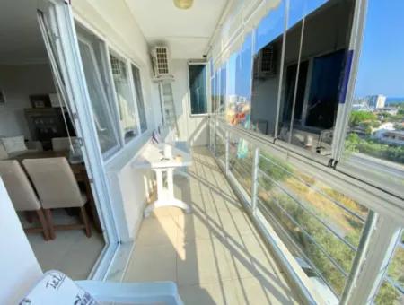 Ürkmez'de Plaja 300M Asansörlü Deniz Manzaralı Satılık 2+1 Daire