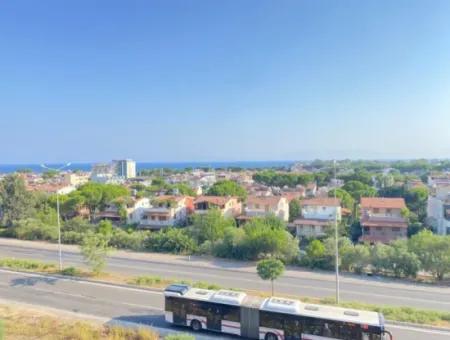 Ürkmez'de Plaja 300M Asansörlü Deniz Manzaralı Satılık 2+1 Daire