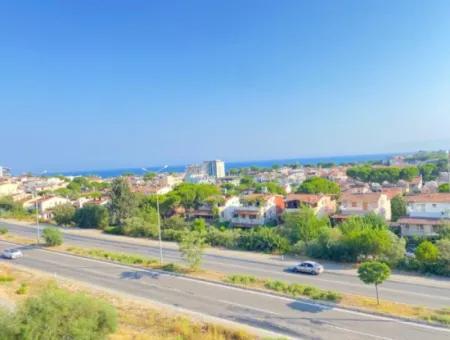 Ürkmez'de Plaja 300M Asansörlü Deniz Manzaralı Satılık 2+1 Daire