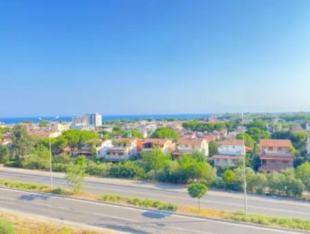 Ürkmez'de Plaja 300M Asansörlü Deniz Manzaralı Satılık 2+1 Daire