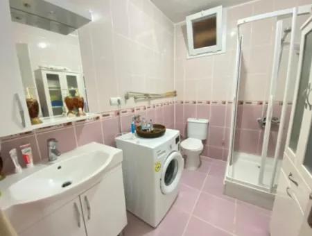 Ürkmez'de Plaja 300M Asansörlü Deniz Manzaralı Satılık 2+1 Daire
