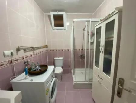 Ürkmez'de Plaja 300M Asansörlü Deniz Manzaralı Satılık 2+1 Daire