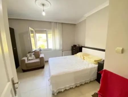 Ürkmez'de Plaja 300M Asansörlü Deniz Manzaralı Satılık 2+1 Daire
