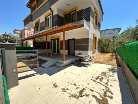 Doğanbey'de Kapalı Otoparklı Geniş Bahçeli Sıfır Satılık 3+1 Villa