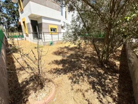 Doğanbey'de Kapalı Otoparklı Geniş Bahçeli Sıfır Satılık 3+1 Villa