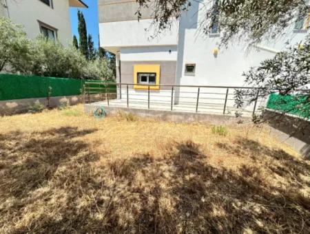 Doğanbey'de Kapalı Otoparklı Geniş Bahçeli Sıfır Satılık 3+1 Villa