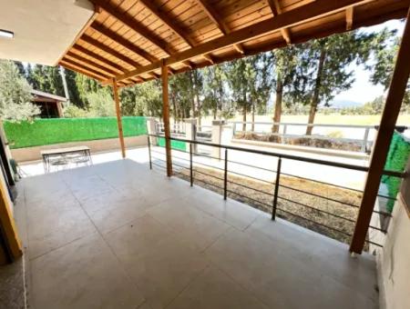Doğanbey'de Kapalı Otoparklı Geniş Bahçeli Sıfır Satılık 3+1 Villa
