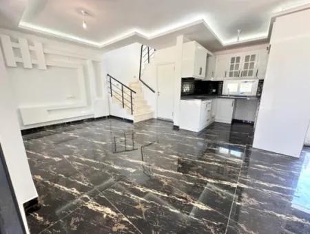 Doğanbey'de Kapalı Otoparklı Geniş Bahçeli Sıfır Satılık 3+1 Villa