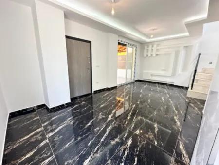 Doğanbey'de Kapalı Otoparklı Geniş Bahçeli Sıfır Satılık 3+1 Villa