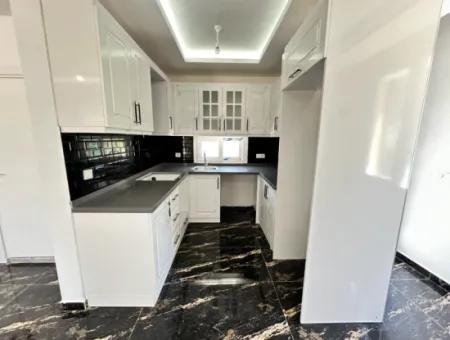 Doğanbey'de Kapalı Otoparklı Geniş Bahçeli Sıfır Satılık 3+1 Villa