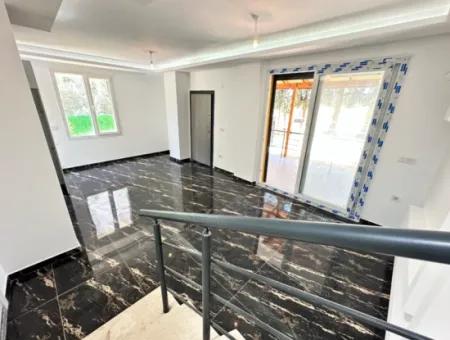 Doğanbey'de Kapalı Otoparklı Geniş Bahçeli Sıfır Satılık 3+1 Villa