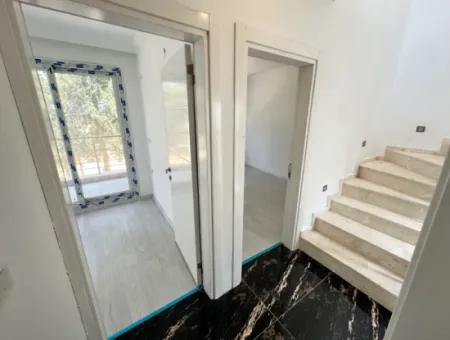 Doğanbey'de Kapalı Otoparklı Geniş Bahçeli Sıfır Satılık 3+1 Villa