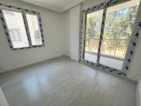 Doğanbey'de Kapalı Otoparklı Geniş Bahçeli Sıfır Satılık 3+1 Villa