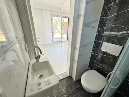 Doğanbey'de Kapalı Otoparklı Geniş Bahçeli Sıfır Satılık 3+1 Villa