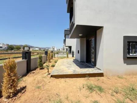 Doğanbey'de 200M2 Arsa İçerisin'de Bağımsız Bahçeli Satılık 2+1 Villa