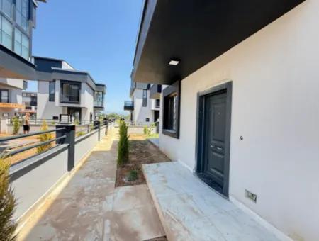 Doğanbey'de 200M2 Arsa İçerisin'de Bağımsız Bahçeli Satılık 2+1 Villa