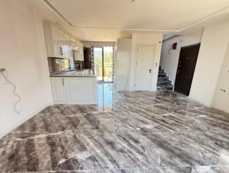 Doğanbey'de 200M2 Arsa İçerisin'de Bağımsız Bahçeli Satılık 2+1 Villa