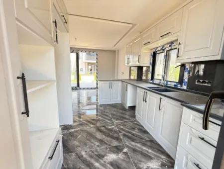 Doğanbey'de 200M2 Arsa İçerisin'de Bağımsız Bahçeli Satılık 2+1 Villa