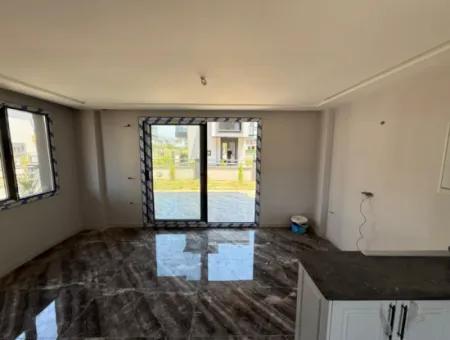 Doğanbey'de 200M2 Arsa İçerisin'de Bağımsız Bahçeli Satılık 2+1 Villa