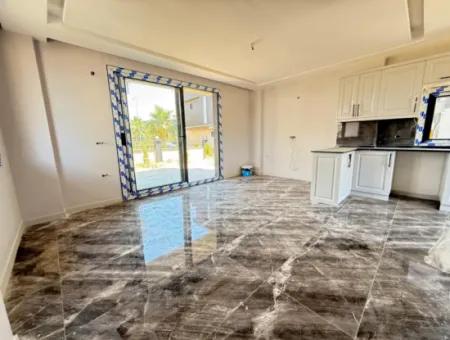 Doğanbey'de 200M2 Arsa İçerisin'de Bağımsız Bahçeli Satılık 2+1 Villa
