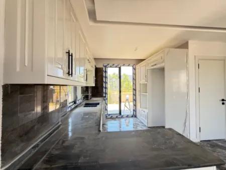 Doğanbey'de 200M2 Arsa İçerisin'de Bağımsız Bahçeli Satılık 2+1 Villa