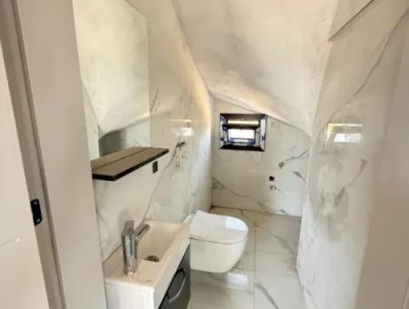 Doğanbey'de 200M2 Arsa İçerisin'de Bağımsız Bahçeli Satılık 2+1 Villa