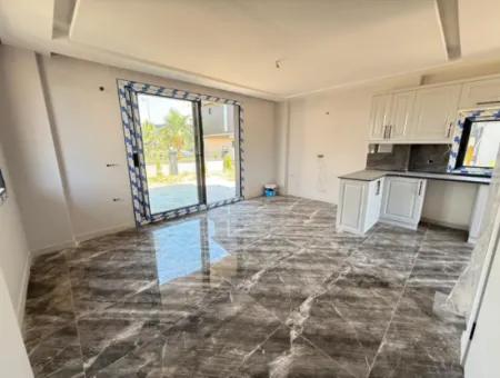 Doğanbey'de 200M2 Arsa İçerisin'de Bağımsız Bahçeli Satılık 2+1 Villa