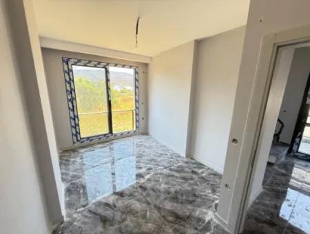 Doğanbey'de 200M2 Arsa İçerisin'de Bağımsız Bahçeli Satılık 2+1 Villa