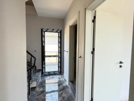 Doğanbey'de 200M2 Arsa İçerisin'de Bağımsız Bahçeli Satılık 2+1 Villa