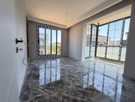 Doğanbey'de 200M2 Arsa İçerisin'de Bağımsız Bahçeli Satılık 2+1 Villa