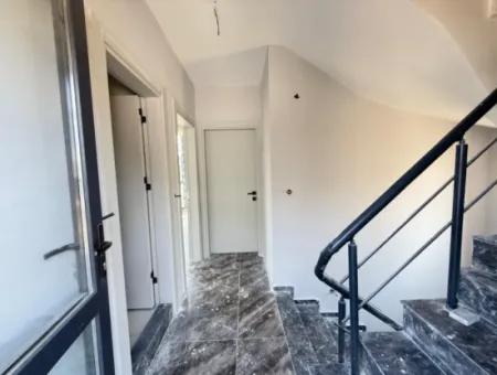 Doğanbey'de 200M2 Arsa İçerisin'de Bağımsız Bahçeli Satılık 2+1 Villa