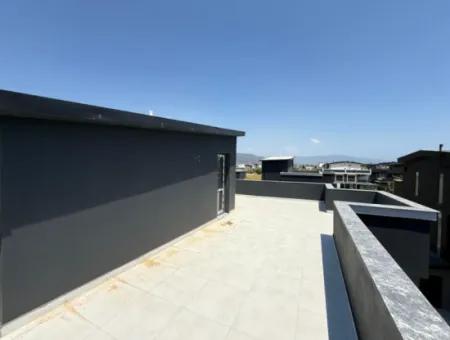 Doğanbey'de 200M2 Arsa İçerisin'de Bağımsız Bahçeli Satılık 2+1 Villa