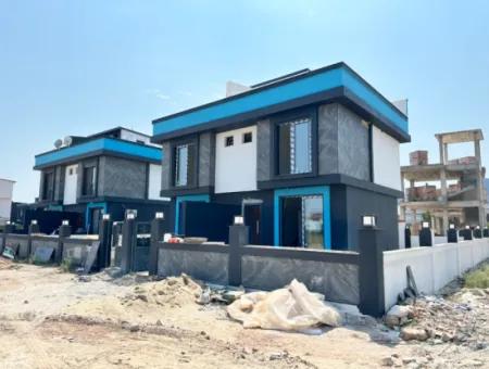 Doğanbey Cumhuriyet Mah'de Geniş Bahçeli Yerden Isıtmalı Satılık 2+1 Villa