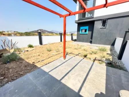 Doğanbey Cumhuriyet Mah'de Geniş Bahçeli Yerden Isıtmalı Satılık 2+1 Villa