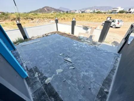 Doğanbey Cumhuriyet Mah'de Geniş Bahçeli Yerden Isıtmalı Satılık 2+1 Villa
