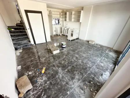 Doğanbey Cumhuriyet Mah'de Geniş Bahçeli Yerden Isıtmalı Satılık 2+1 Villa