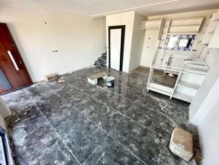 Doğanbey Cumhuriyet Mah'de Geniş Bahçeli Yerden Isıtmalı Satılık 2+1 Villa
