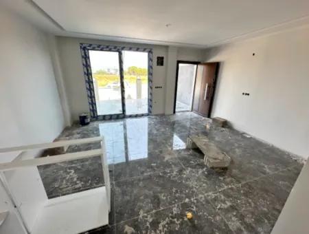 Doğanbey Cumhuriyet Mah'de Geniş Bahçeli Yerden Isıtmalı Satılık 2+1 Villa