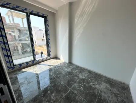 Doğanbey Cumhuriyet Mah'de Geniş Bahçeli Yerden Isıtmalı Satılık 2+1 Villa