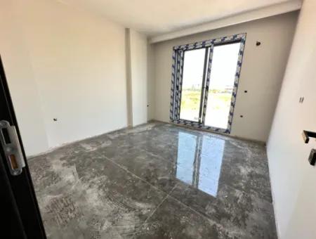 Doğanbey Cumhuriyet Mah'de Geniş Bahçeli Yerden Isıtmalı Satılık 2+1 Villa