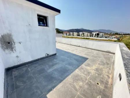 Doğanbey Cumhuriyet Mah'de Geniş Bahçeli Yerden Isıtmalı Satılık 2+1 Villa