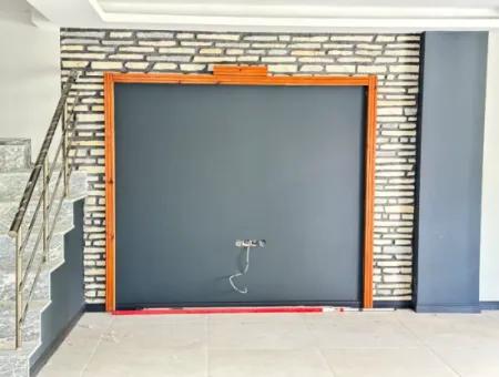 Doğanbey Merkezde Otoparklı Bahçeli Satılık 3+1 Villa