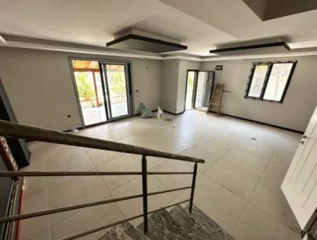 Doğanbey Merkez'de Plaja 500M Otoparklı Bahçeli Sıfır Satılık 3+1 Villa