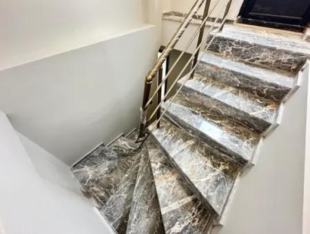 Doğanbey Merkezde Otoparklı Bahçeli Satılık 3+1 Villa