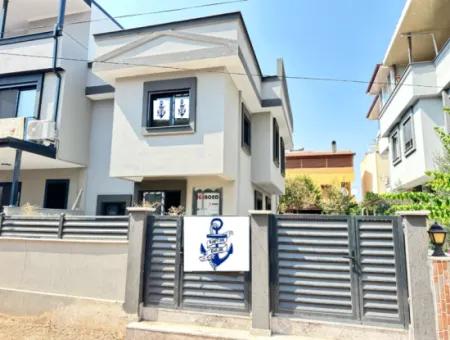 Doğanbey'de Merkez'de Sıfır Bahçeli Satılık 3+1 Villa